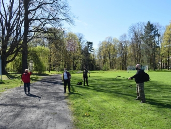 Nordic Walking- majowy spacer po żywieckim parku zamkowym z uczestnikami programu Senior/ka - zdjęcie 3