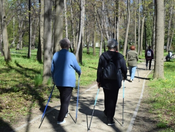 Nordic Walking- majowy spacer po żywieckim parku zamkowym z uczestnikami programu Senior/ka - zdjęcie 16