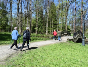 Nordic Walking- majowy spacer po żywieckim parku zamkowym z uczestnikami programu Senior/ka - zdjęcie 19