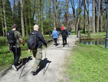 Nordic Walking- majowy spacer po żywieckim parku zamkowym z uczestnikami programu Senior/ka - zdjęcie 20