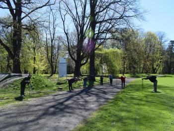 Nordic Walking- majowy spacer po żywieckim parku zamkowym z uczestnikami programu Senior/ka - zdjęcie 25