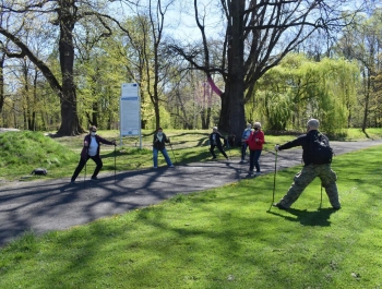Nordic Walking- majowy spacer po żywieckim parku zamkowym z uczestnikami programu Senior/ka - zdjęcie 30