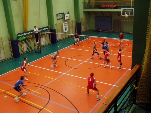 WIOSENNY TURNIEJ DZIKICH DRUżYN W PIłCE SIATKOWEJ