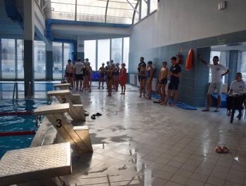 Mikołajkowe Zawody Pływackie i spotkanie ze Świętym Mikołajem 03.12.2022 r. - zdjęcie 4