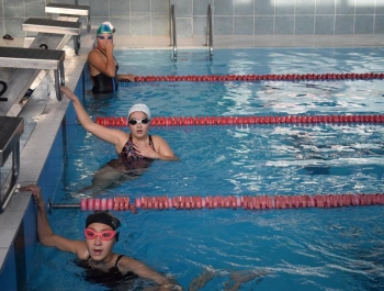 Mikołajkowe Zawody Pływackie i spotkanie ze Świętym Mikołajem 03.12.2022 r. - zdjęcie 7