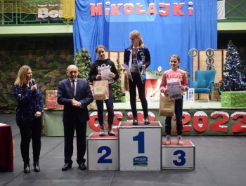 Mikołajkowe Zawody Pływackie i spotkanie ze Świętym Mikołajem 03.12.2022 r. - zdjęcie 125