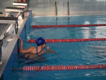 Mikołajkowe Zawody Pływackie i spotkanie ze Świętym Mikołajem 03.12.2022 r. - zdjęcie 11