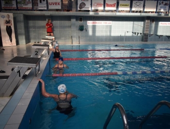 Mikołajkowe Zawody Pływackie i spotkanie ze Świętym Mikołajem 03.12.2022 r. - zdjęcie 12