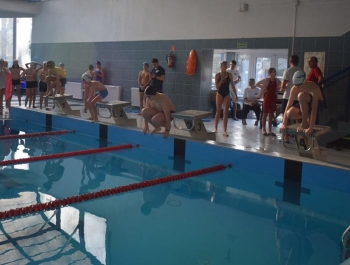 Mikołajkowe Zawody Pływackie i spotkanie ze Świętym Mikołajem 03.12.2022 r. - zdjęcie 15