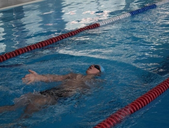 Mikołajkowe Zawody Pływackie i spotkanie ze Świętym Mikołajem 03.12.2022 r. - zdjęcie 23