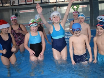 Mikołajkowe Zawody Pływackie i spotkanie ze Świętym Mikołajem 03.12.2022 r. - zdjęcie 30
