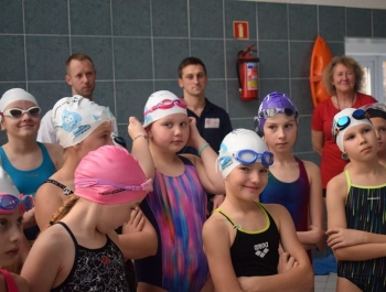 Mikołajkowe Zawody Pływackie i spotkanie ze Świętym Mikołajem 03.12.2022 r. - zdjęcie 32