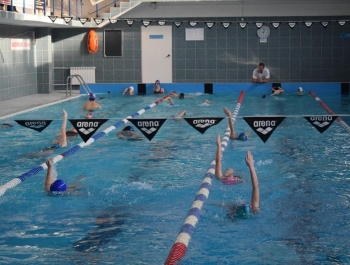 Mikołajkowe Zawody Pływackie i spotkanie ze Świętym Mikołajem 03.12.2022 r. - zdjęcie 34