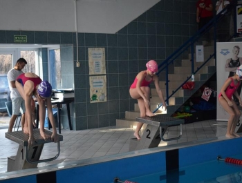 Mikołajkowe Zawody Pływackie i spotkanie ze Świętym Mikołajem 03.12.2022 r. - zdjęcie 41