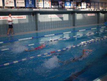 Mikołajkowe Zawody Pływackie i spotkanie ze Świętym Mikołajem 03.12.2022 r. - zdjęcie 43