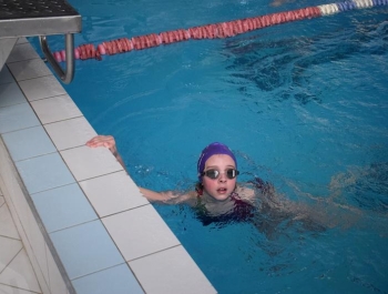 Mikołajkowe Zawody Pływackie i spotkanie ze Świętym Mikołajem 03.12.2022 r. - zdjęcie 45