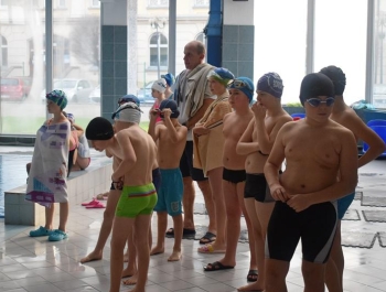 Mikołajkowe Zawody Pływackie i spotkanie ze Świętym Mikołajem 03.12.2022 r. - zdjęcie 55