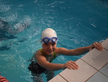 Mikołajkowe Zawody Pływackie i spotkanie ze Świętym Mikołajem 03.12.2022 r. - zdjęcie 56