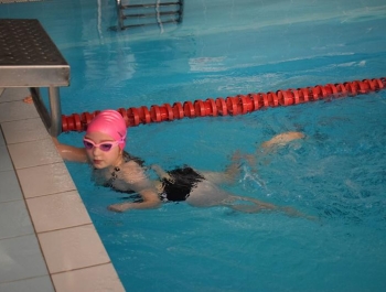 Mikołajkowe Zawody Pływackie i spotkanie ze Świętym Mikołajem 03.12.2022 r. - zdjęcie 58