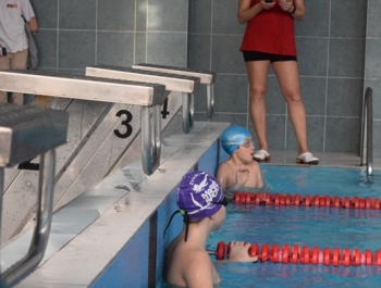 Mikołajkowe Zawody Pływackie i spotkanie ze Świętym Mikołajem 03.12.2022 r. - zdjęcie 61