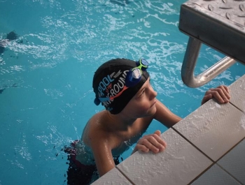 Mikołajkowe Zawody Pływackie i spotkanie ze Świętym Mikołajem 03.12.2022 r. - zdjęcie 73