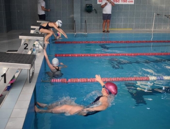 Mikołajkowe Zawody Pływackie i spotkanie ze Świętym Mikołajem 03.12.2022 r. - zdjęcie 77