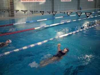 Mikołajkowe Zawody Pływackie i spotkanie ze Świętym Mikołajem 03.12.2022 r. - zdjęcie 78