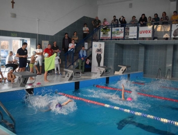 Mikołajkowe Zawody Pływackie i spotkanie ze Świętym Mikołajem 03.12.2022 r. - zdjęcie 84