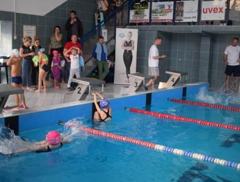 Mikołajkowe Zawody Pływackie i spotkanie ze Świętym Mikołajem 03.12.2022 r. - zdjęcie 87