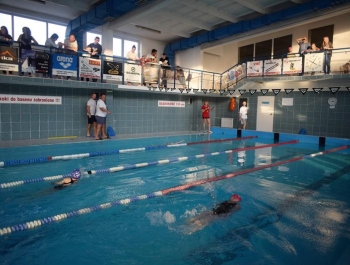 Mikołajkowe Zawody Pływackie i spotkanie ze Świętym Mikołajem 03.12.2022 r. - zdjęcie 89