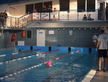 Mikołajkowe Zawody Pływackie i spotkanie ze Świętym Mikołajem 03.12.2022 r. - zdjęcie 94