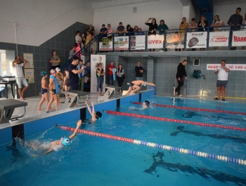 Mikołajkowe Zawody Pływackie i spotkanie ze Świętym Mikołajem 03.12.2022 r. - zdjęcie 95