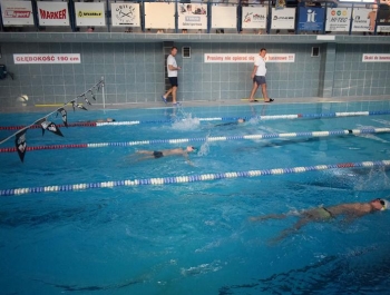 Mikołajkowe Zawody Pływackie i spotkanie ze Świętym Mikołajem 03.12.2022 r. - zdjęcie 97