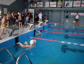 Mikołajkowe Zawody Pływackie i spotkanie ze Świętym Mikołajem 03.12.2022 r. - zdjęcie 102