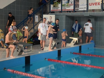 Mikołajkowe Zawody Pływackie i spotkanie ze Świętym Mikołajem 03.12.2022 r. - zdjęcie 103