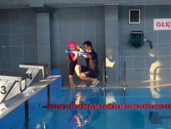 Mikołajkowe Zawody Pływackie i spotkanie ze Świętym Mikołajem 03.12.2022 r. - zdjęcie 105