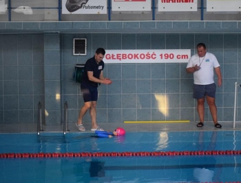 Mikołajkowe Zawody Pływackie i spotkanie ze Świętym Mikołajem 03.12.2022 r. - zdjęcie 107