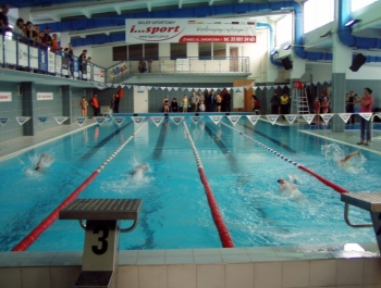 MIKOŁAJKOWE ZAWODY PŁYWACKIE I SPOTKANIE Z MIKOŁAJEM. - zdjęcie13