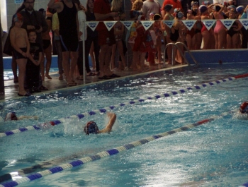 MIKOŁAJKOWE ZAWODY PŁYWACKIE I SPOTKANIE Z MIKOŁAJEM. - zdjęcie12