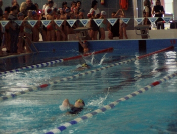 MIKOŁAJKOWE ZAWODY PŁYWACKIE I SPOTKANIE Z MIKOŁAJEM. - zdjęcie11