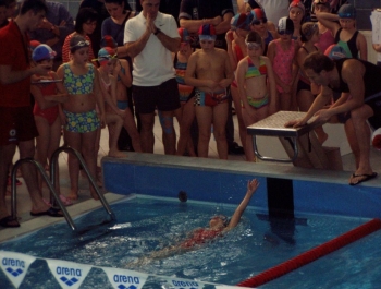 MIKOŁAJKOWE ZAWODY PŁYWACKIE I SPOTKANIE Z MIKOŁAJEM. - zdjęcie10