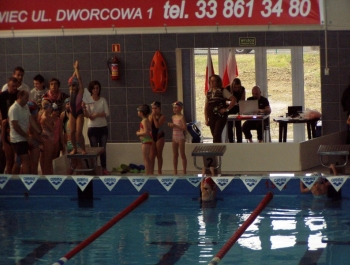 MIKOŁAJKOWE ZAWODY PŁYWACKIE I SPOTKANIE Z MIKOŁAJEM. - zdjęcie9