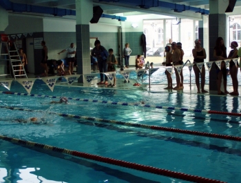 MIKOŁAJKOWE ZAWODY PŁYWACKIE I SPOTKANIE Z MIKOŁAJEM. - zdjęcie8