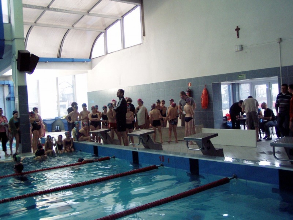 Wyniki drużynowych zawodów plywackich szkół podstawowych w Żywcu.