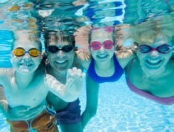 Rodzinne Sztafety Pływackie - zdjęcie1