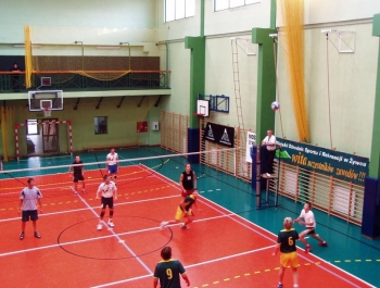 OFICJALNE WYNIKI VIII JESIENNEGO TURNIEJU DZIKICH DRUŻYN W PIŁCE SIATKOWEJ O PUCHAR BURMISTRZA MIASTA ŻYWCA- 02.09.2007 ROK - zdjęcie 3