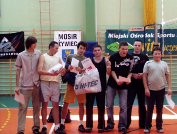 OFICJALNE WYNIKI VIII JESIENNEGO TURNIEJU DZIKICH DRUŻYN W PIŁCE SIATKOWEJ O PUCHAR BURMISTRZA MIASTA ŻYWCA- 02.09.2007 ROK - zdjęcie 11
