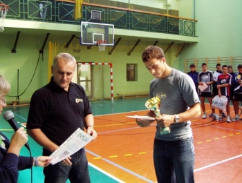OFICJALNE WYNIKI VIII JESIENNEGO TURNIEJU DZIKICH DRUŻYN W PIŁCE SIATKOWEJ O PUCHAR BURMISTRZA MIASTA ŻYWCA- 02.09.2007 ROK - zdjęcie 9