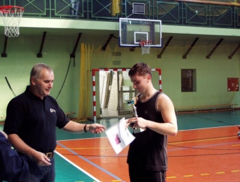 OFICJALNE WYNIKI VIII JESIENNEGO TURNIEJU DZIKICH DRUŻYN W PIŁCE SIATKOWEJ O PUCHAR BURMISTRZA MIASTA ŻYWCA- 02.09.2007 ROK - zdjęcie 8