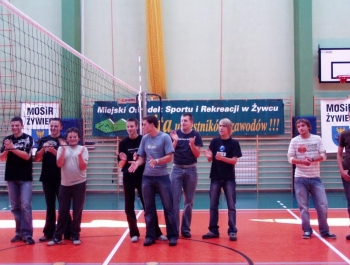 OFICJALNE WYNIKI VIII JESIENNEGO TURNIEJU DZIKICH DRUŻYN W PIŁCE SIATKOWEJ O PUCHAR BURMISTRZA MIASTA ŻYWCA- 02.09.2007 ROK - zdjęcie 6